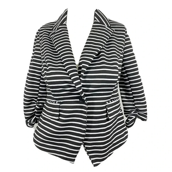 Cato Jackets & Blazers - Cato stripped 3/4 sleeve Blazer Single Button